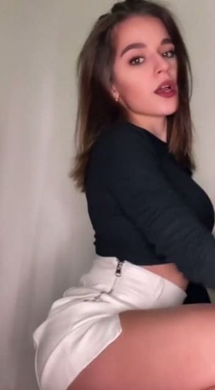 Анна Комарова (Anny Myrrr)
