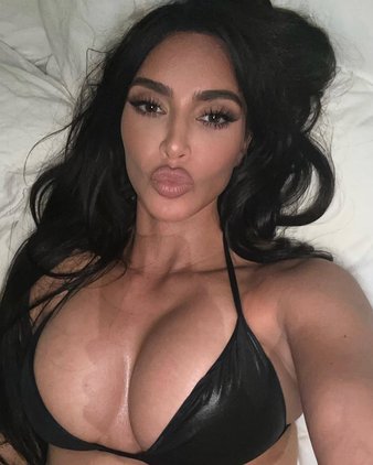 Ким Кардашьян (kimkardashian)