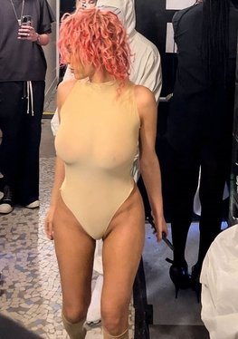 Бьянка Цензори (Bianca Censori)