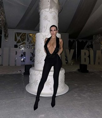 Бьянка Цензори (Bianca Censori)